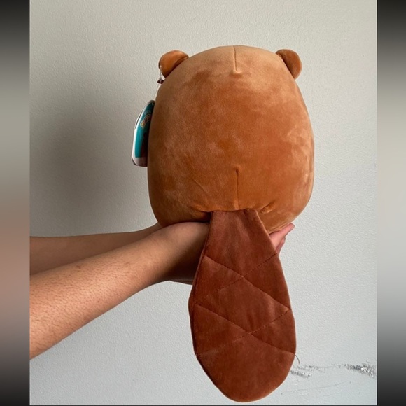 Squishmallow Otter - Chip 8 inch - Picture 2 of 3